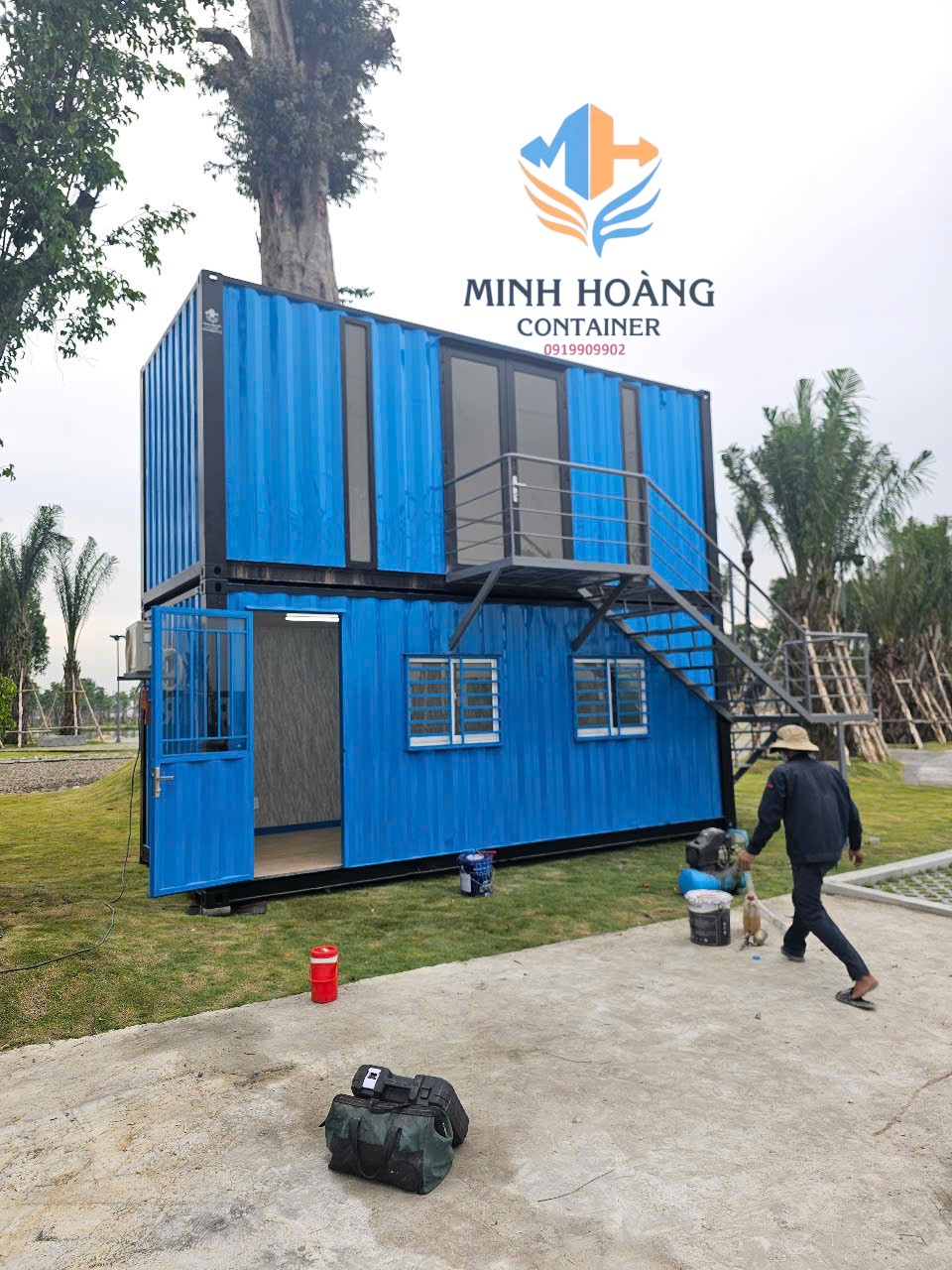 Container văn phòng 2 tầng 2x20 feet xanh dương viền đen có toilet